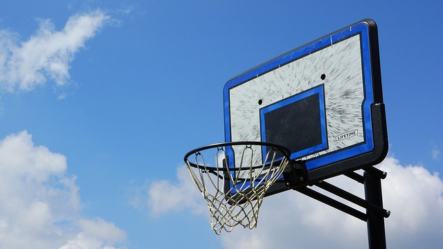 Den komplette guide til basketballbøjler og hvad du behøver at vide, når du køber et basketballsystem